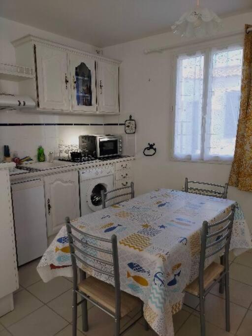 Maison Au Coeur De Saint-Gilles L'Inattendue Екстер'єр фото